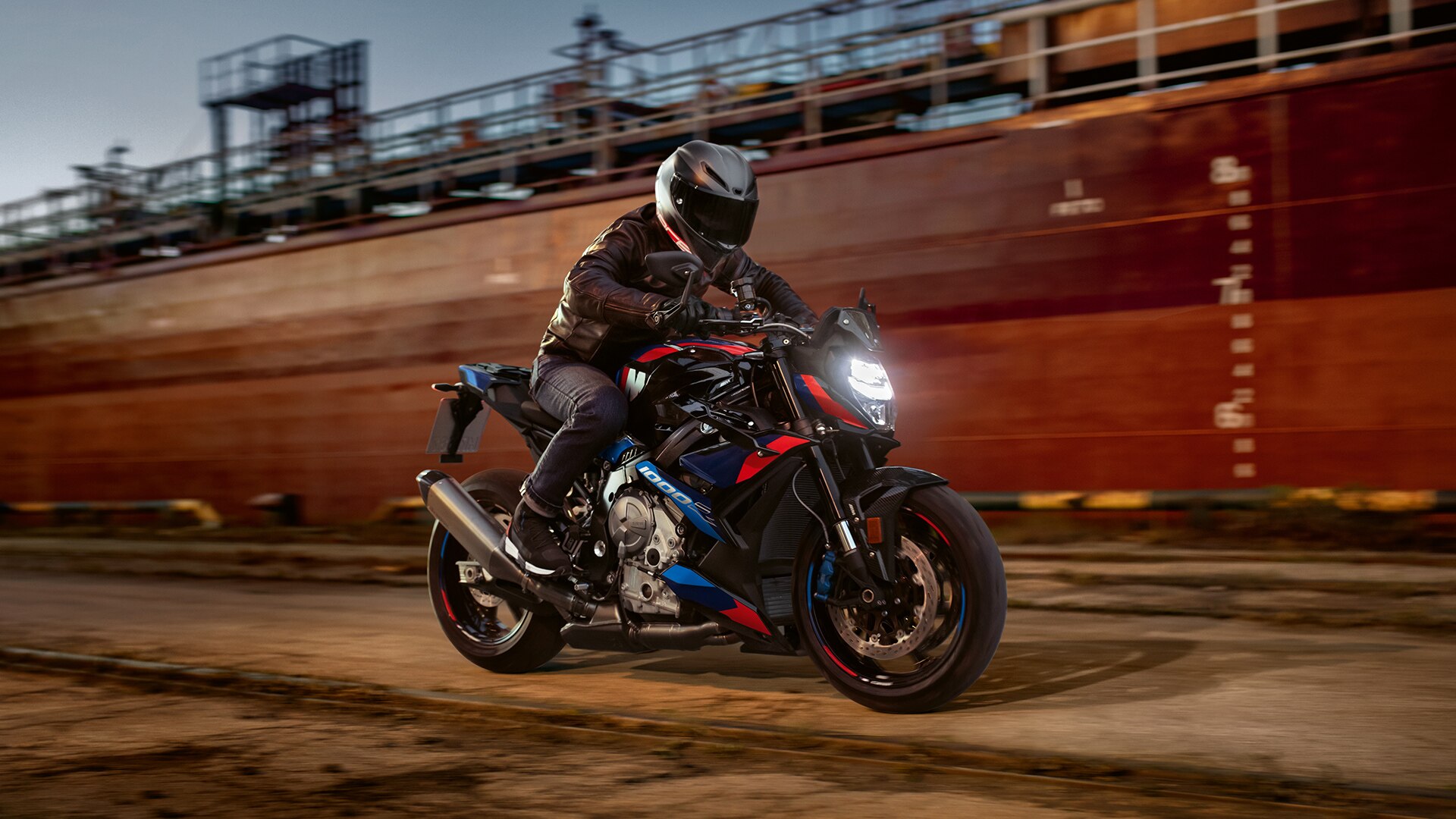 Videoclip pe YouTube cu modelul M 1000 R, Hyper Dynamic Roadster de la BMW Motorrad