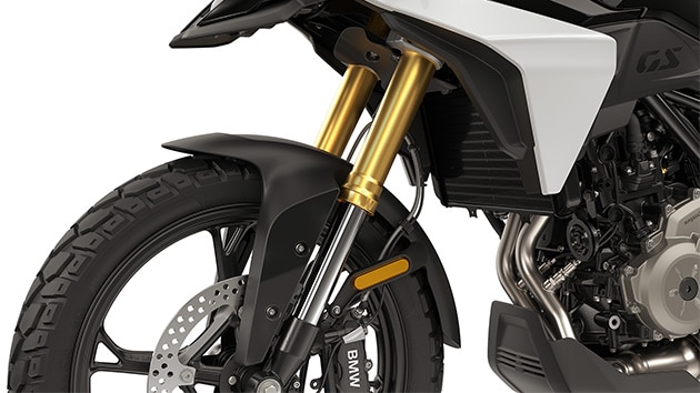 Furca inversată de 43 mm, eloxată auriu, a modelului F 450 GS de la BMW Motorrad