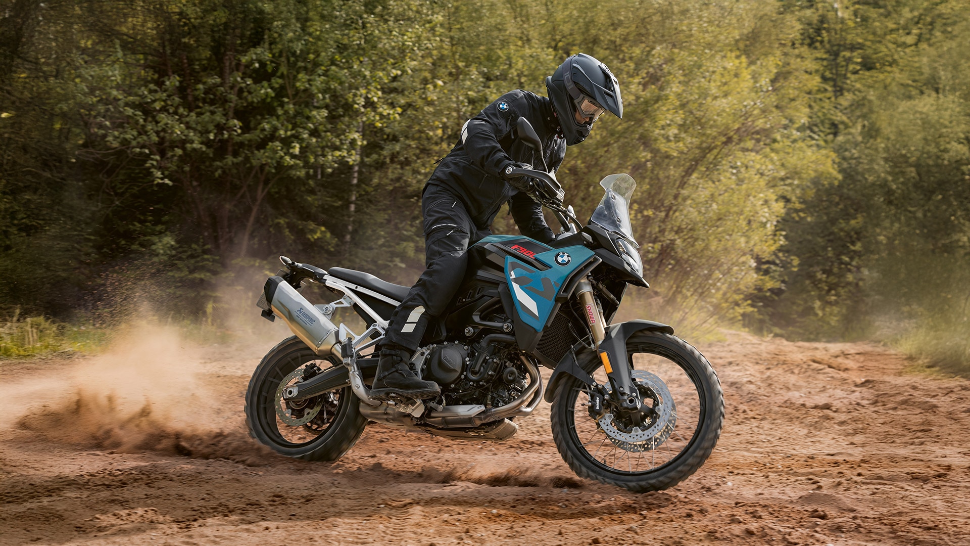 Partea posterioară a autovehiculului și rezervorul modelului F 900 GS de la BMW Motorrad