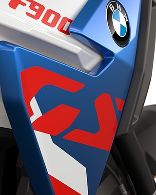 Logo-ul GS distinctiv pe modelul F 900 GS de la BMW Motorrad