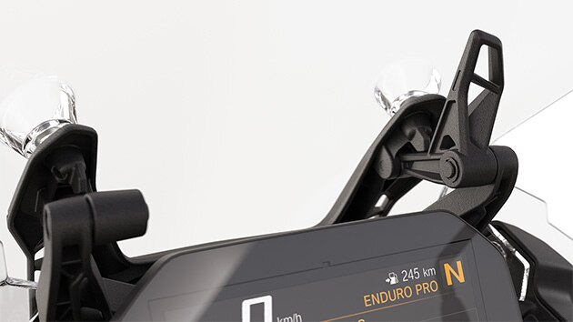 Parbrizul touring reglabil al modelului F 900 GS Adventure de la BMW Motorrad