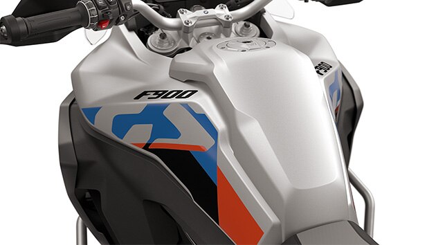 Panourile laterale ale modelului F 900 GS Adventure de la BMW Motorrad cu rezervor mare de 23 l