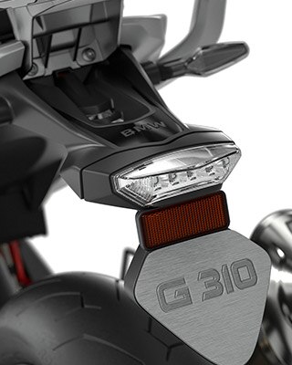 În imagine vedem suportul pentru plăcuța de înmatriculare de la modelul F 310 GS.