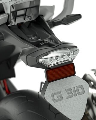În imagine vedem suportul pentru plăcuța de înmatriculare de la modelul F 310 GS.