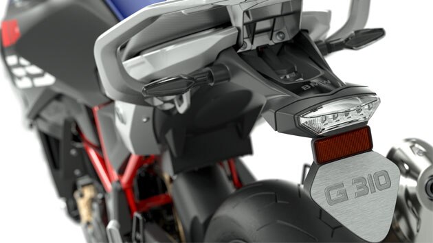 În imagine vedem suportul pentru plăcuța de înmatriculare de la modelul F 310 GS.