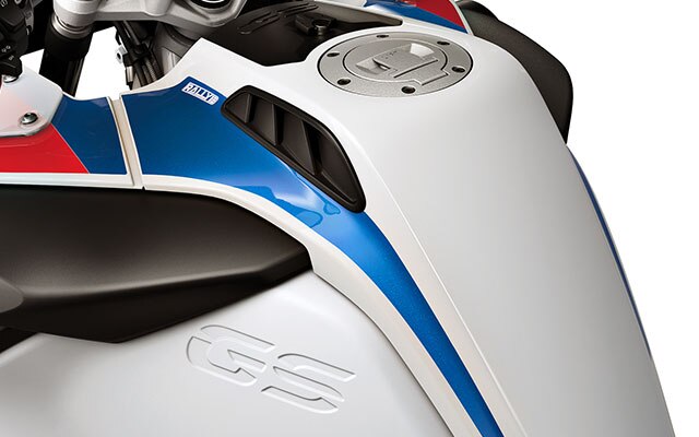 Vedem rezervorul de 30 de litri al modelului R 1250 GS Adventure.