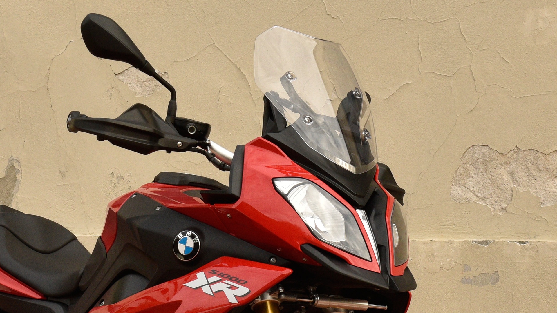 Parbrizul de la S 1000 XR poate fi reglat în două trepte