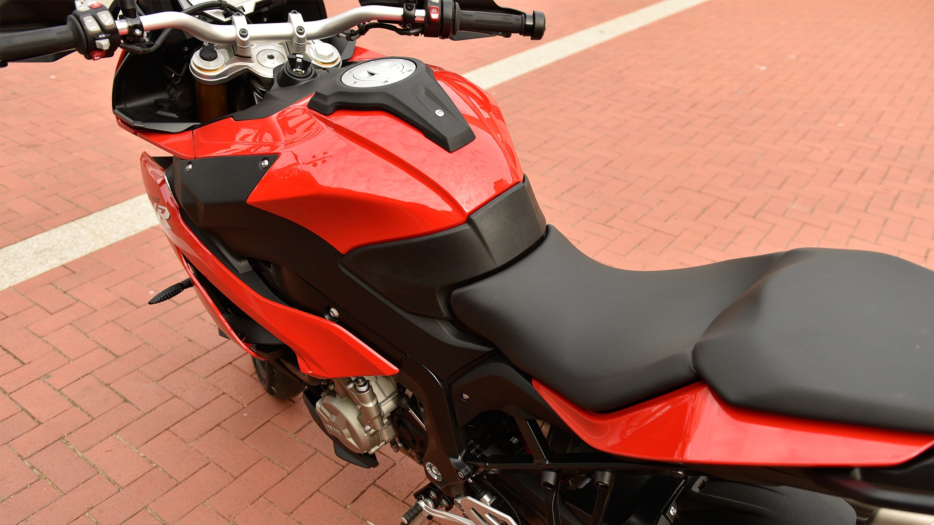 S 1000 XR Șa proiectată ergonomic
