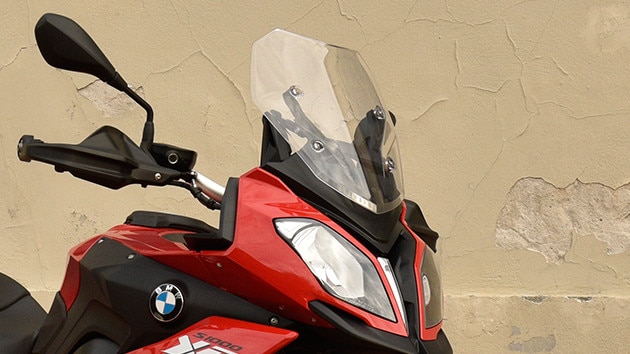 Parbrizul de la S 1000 XR poate fi reglat în două trepte
