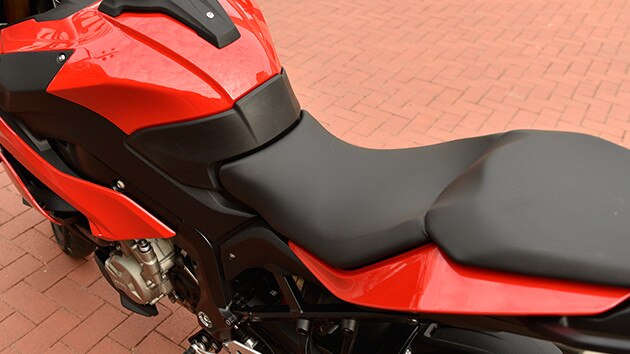 S 1000 XR Șa proiectată ergonomic
