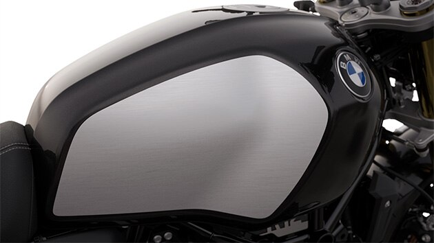 R 12 nineT de la BMW Motorrad fascinează cu suprafețele sale de aluminiu periat