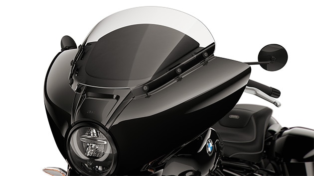 Carenajul frontal al modelului R 18 B.