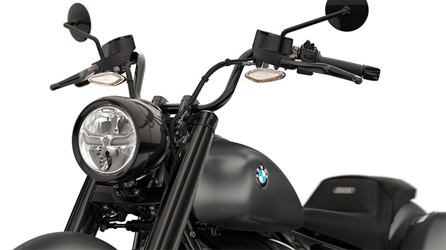 Imagine în detaliu a ghidonului Mini-Apehanger echipat pe R 18 Roctane de la BMW Motorrad