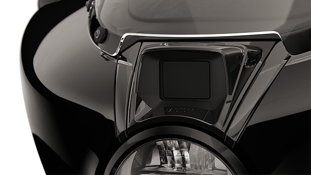În imagine vedem modelul R 18 Transcontinental cu sistemul Active Cruise Control.