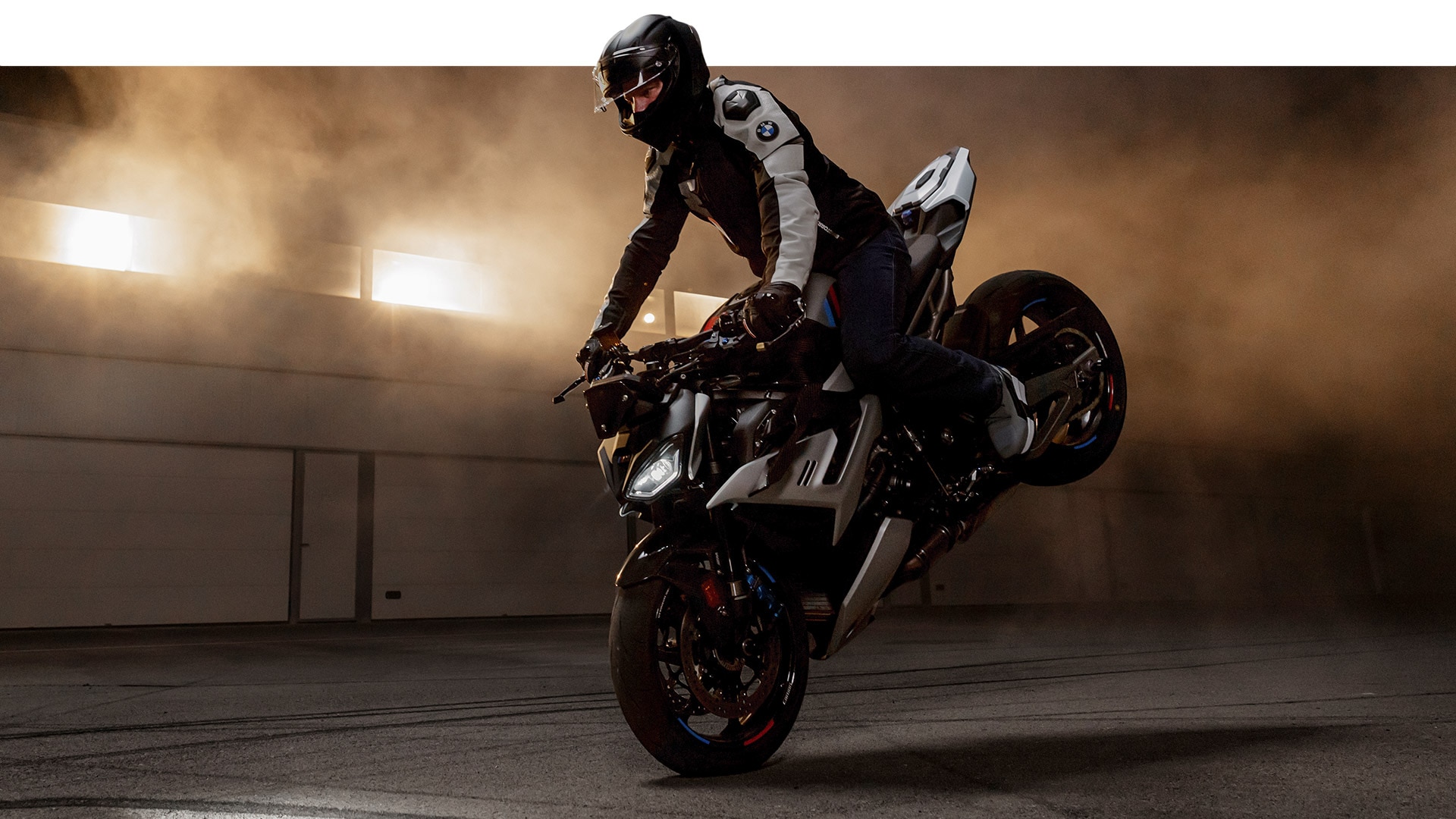 Designul dominant M 1000 R de la BMW Motorrad