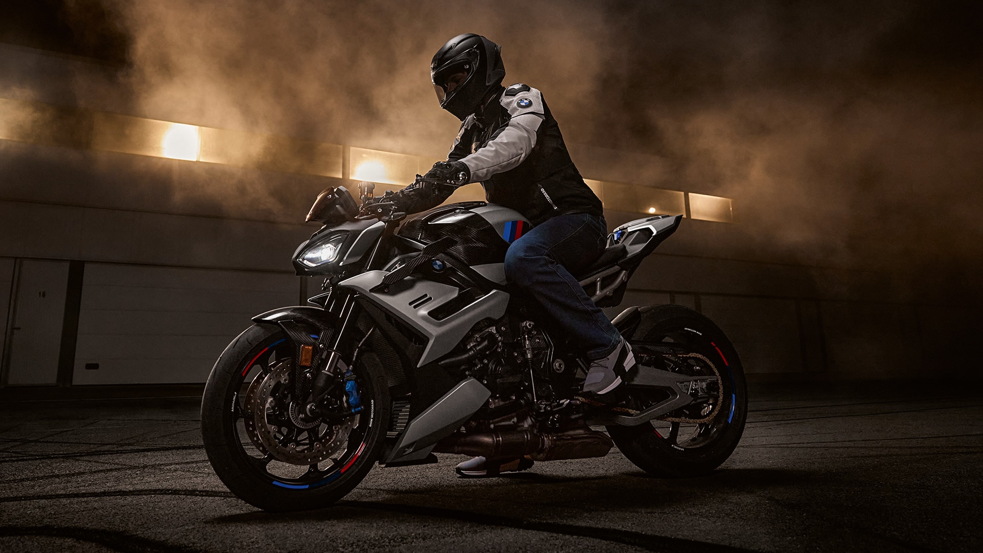 Accesoriile speciale pentru M 1000 R de la BMW Motorrad