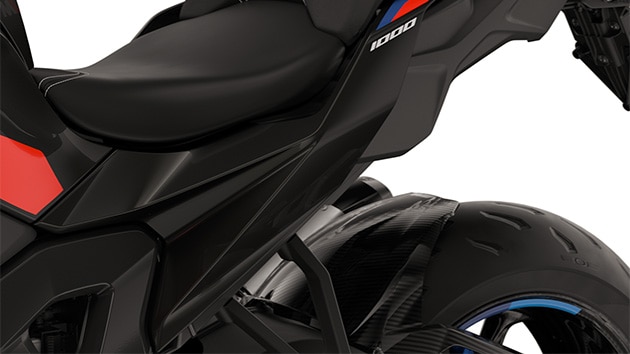 Piesele din carbon ale pachetului M Competition al modelului M 1000 XR de la BMW Motorrad