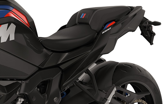Partea posterioară a vehiculului și piesele frezate ale modelului M 1000 XR de la BMW Motorrad