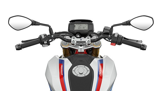 În imagine vedem ghidonul și elementele de comandă ale modelului G 310 R.