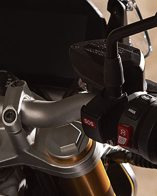 BMW R 1250 R with view of tank, handlebars and display