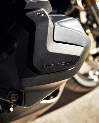 BMW R 1250 R with detailed view of the cylinder head cover and the ShiftCam model inscription