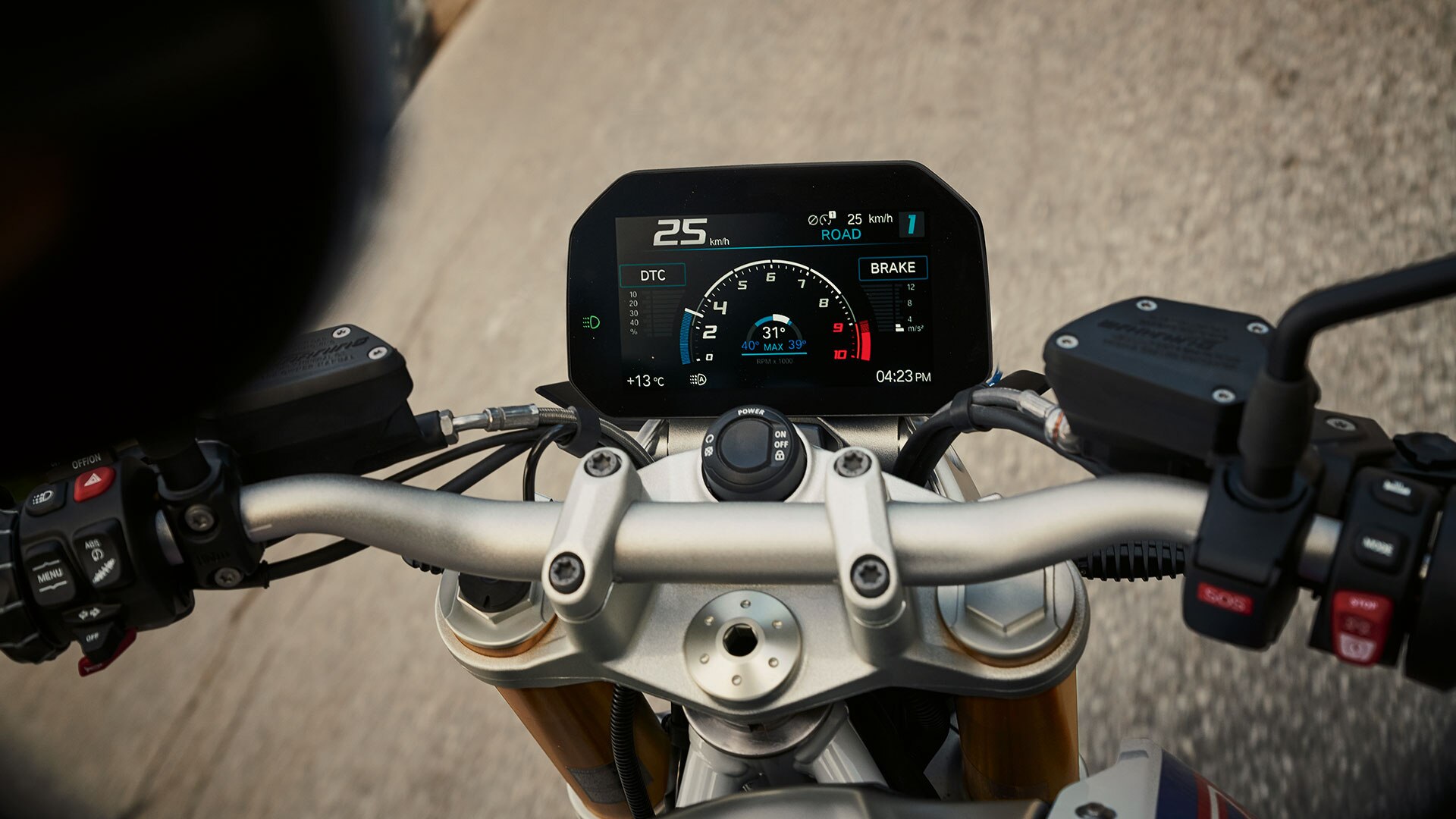 BMW R 1250 R with handlebars and TFT display in focus