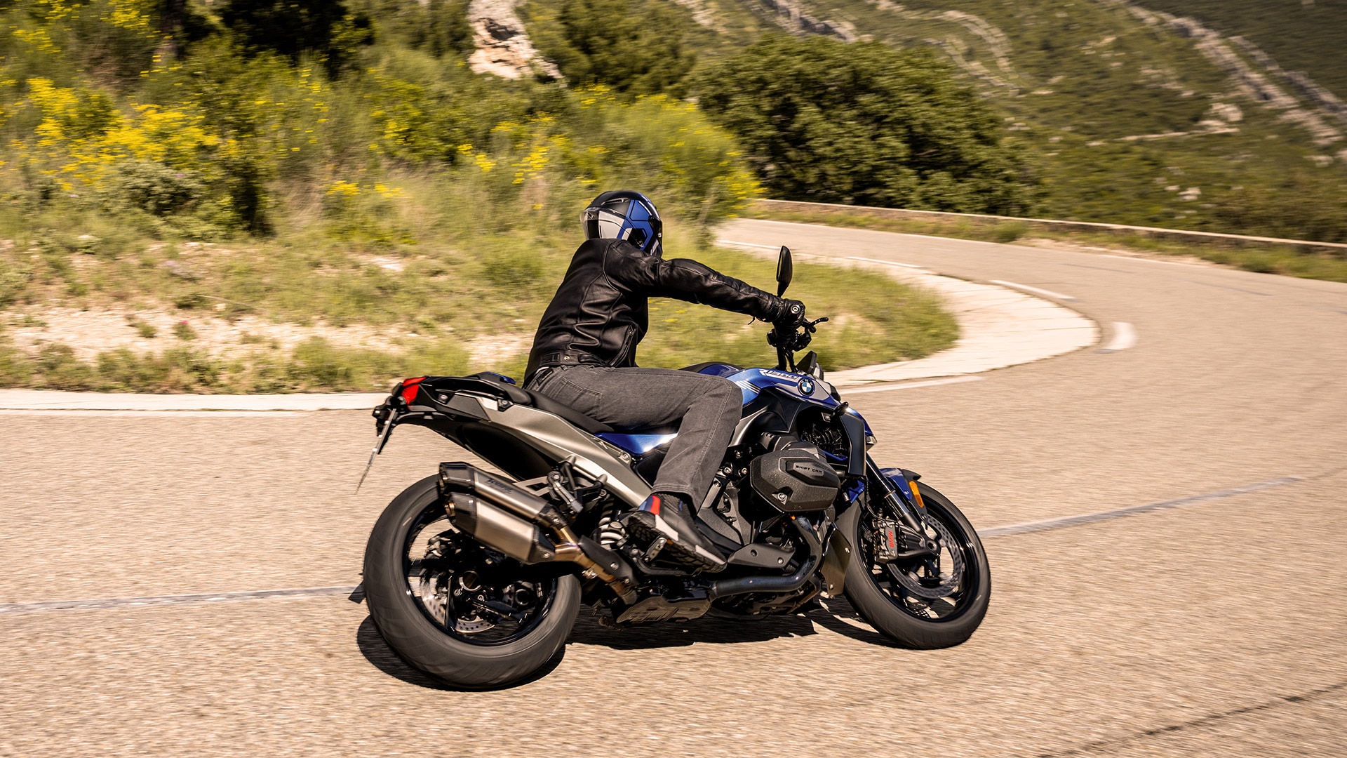 Performanța și reperele de design ale R 1300 R de la BMW Motorrad