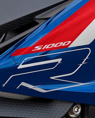 S 1000 R logoul „R”
