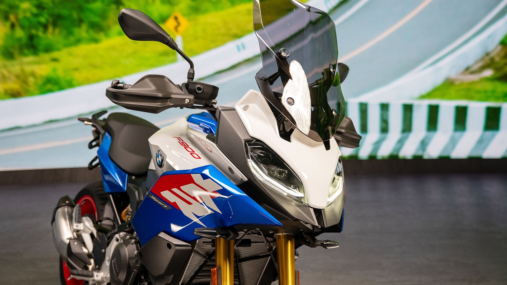 Dotarea modelului F 900 XR de la BMW Motorrad