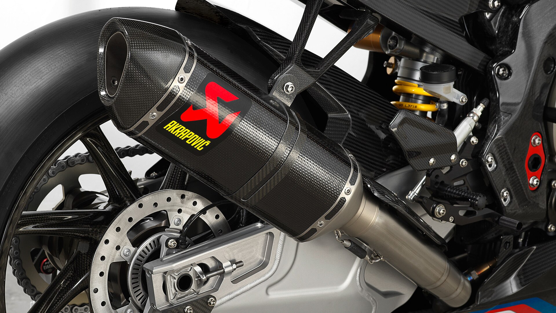 HP4 Race Sistem de evacuare Akrapovič din titan solid