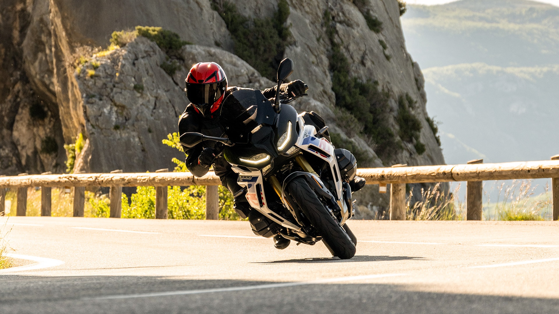 Vedere de ansamblu a modelului R 1300 RS de la BMW Motorrad