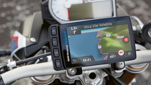 Navigator VI de la modelul S 1000 R în prim-plan.