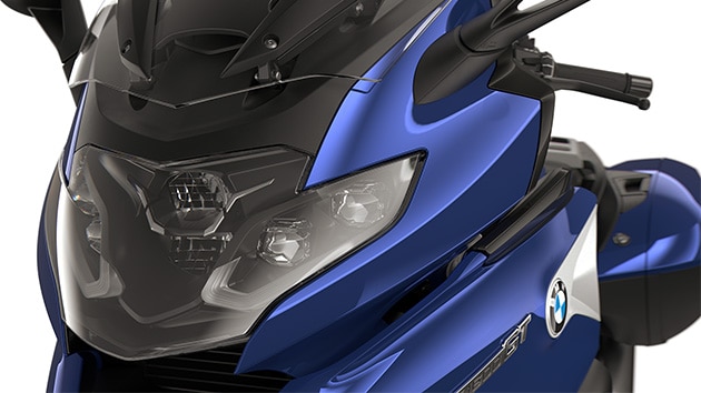 Focalizare pe farul cu leduri integral.