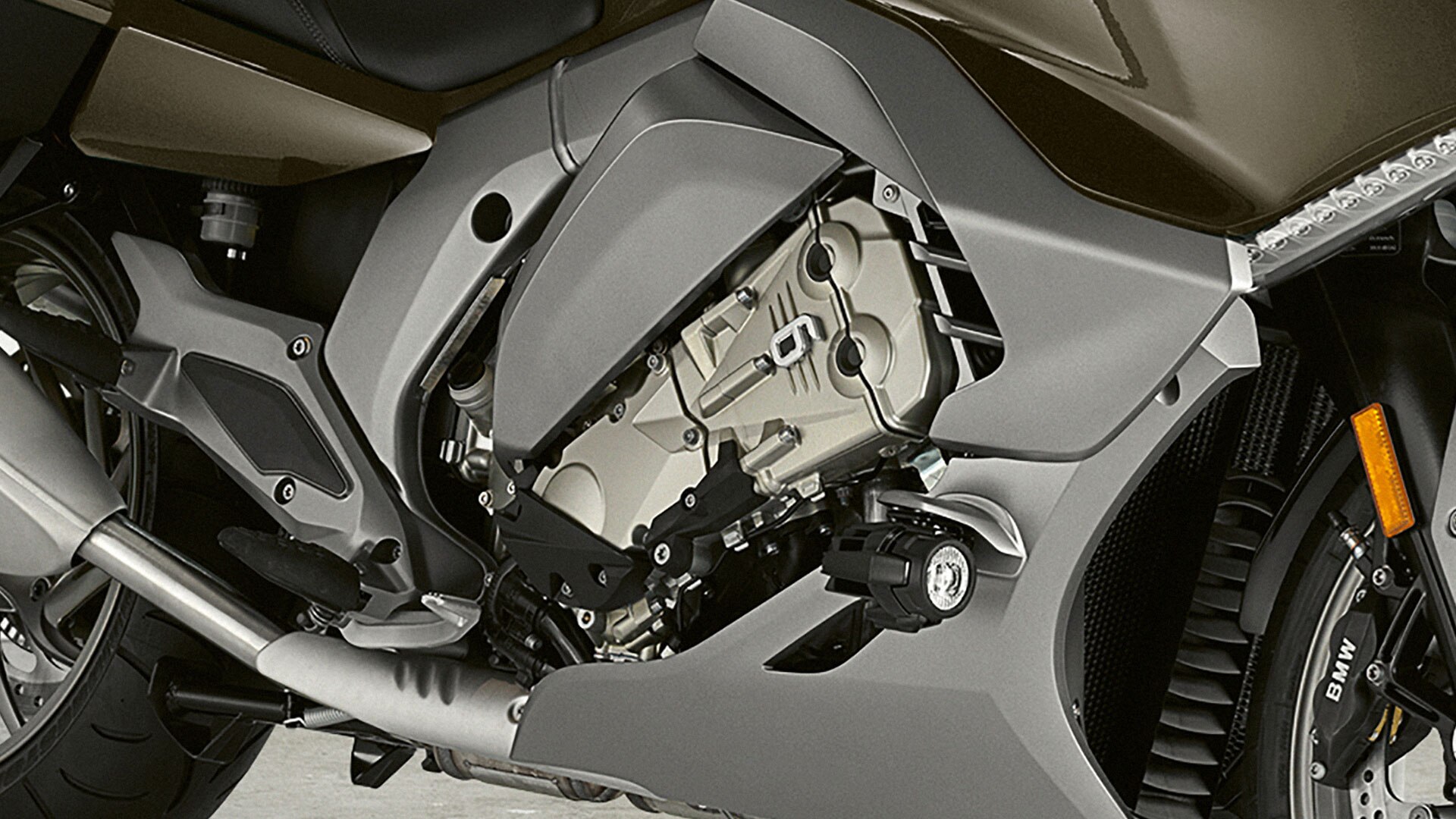 K 1600 GTL motor cu șase cilindri în linie