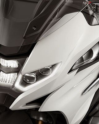 În imagine vedem partea frontală cu farul cu leduri pentru modelul R 1250 RT.