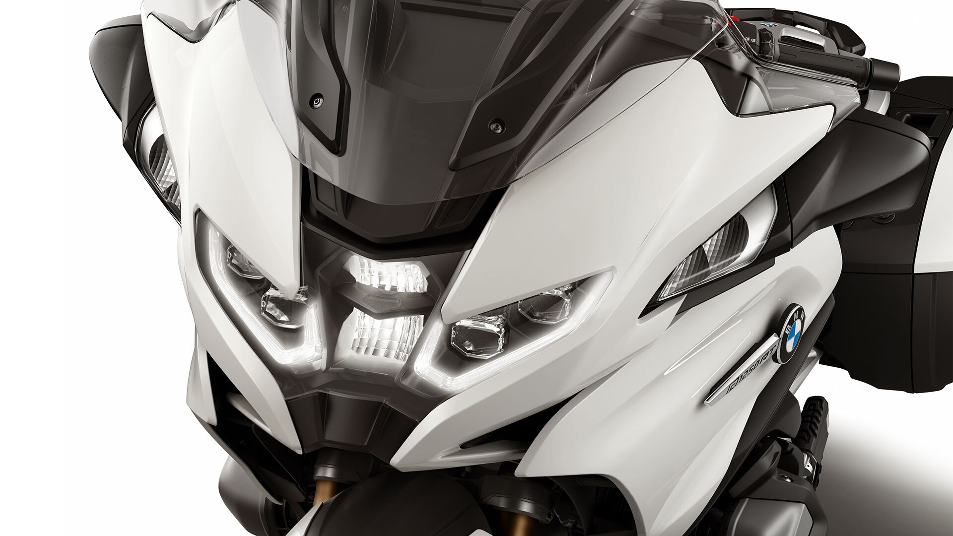 În imagine vedem partea frontală cu farul cu leduri pentru modelul R 1250 RT.