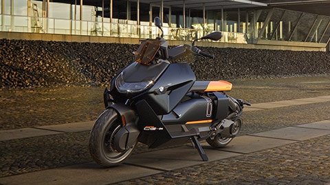 Scuterul electric CE 04 de la BMW Motorrad