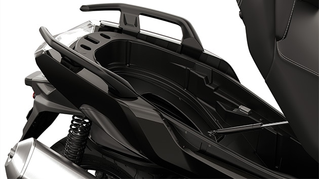 Spațiu de depozitare generos al C 400 GT de la BMW Motorrad
