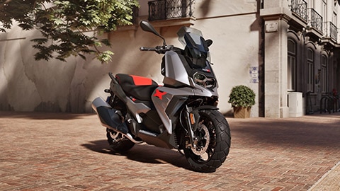 Scuter de dimensiuni medii cu un design aventuros: BMW C 400 X