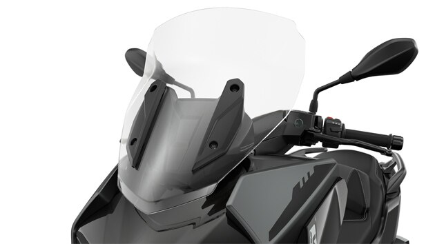 Vedem parbrizul modelului C 400 GT.