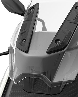 Vedem parbrizul modelului C 400 X.