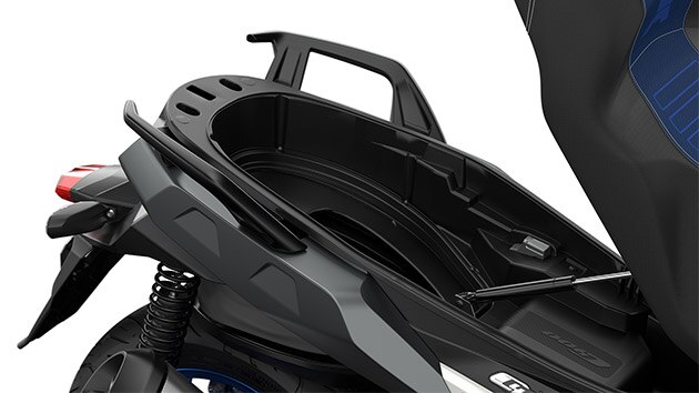 Vedem compartimentul interior deschis Flexcase al modelului C 400 X.