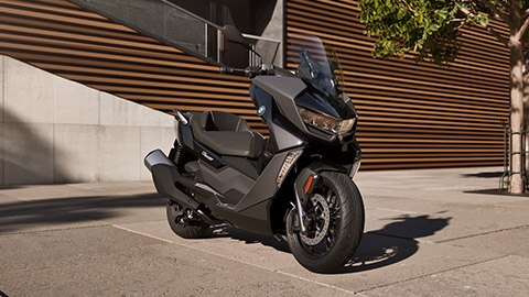 Scuter de dimensiuni medii cu dotare premium: BMW C 400 GT