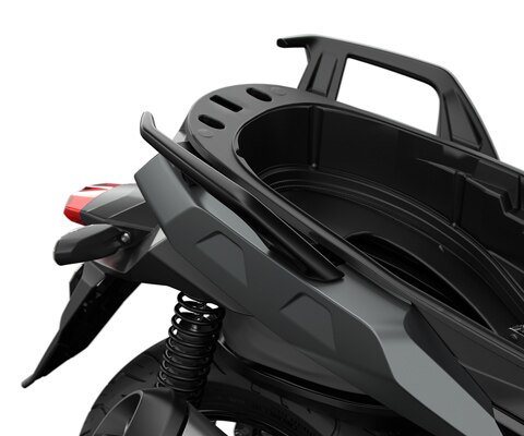Vedem compartimentul interior deschis Flexcase al modelului C 400 X.