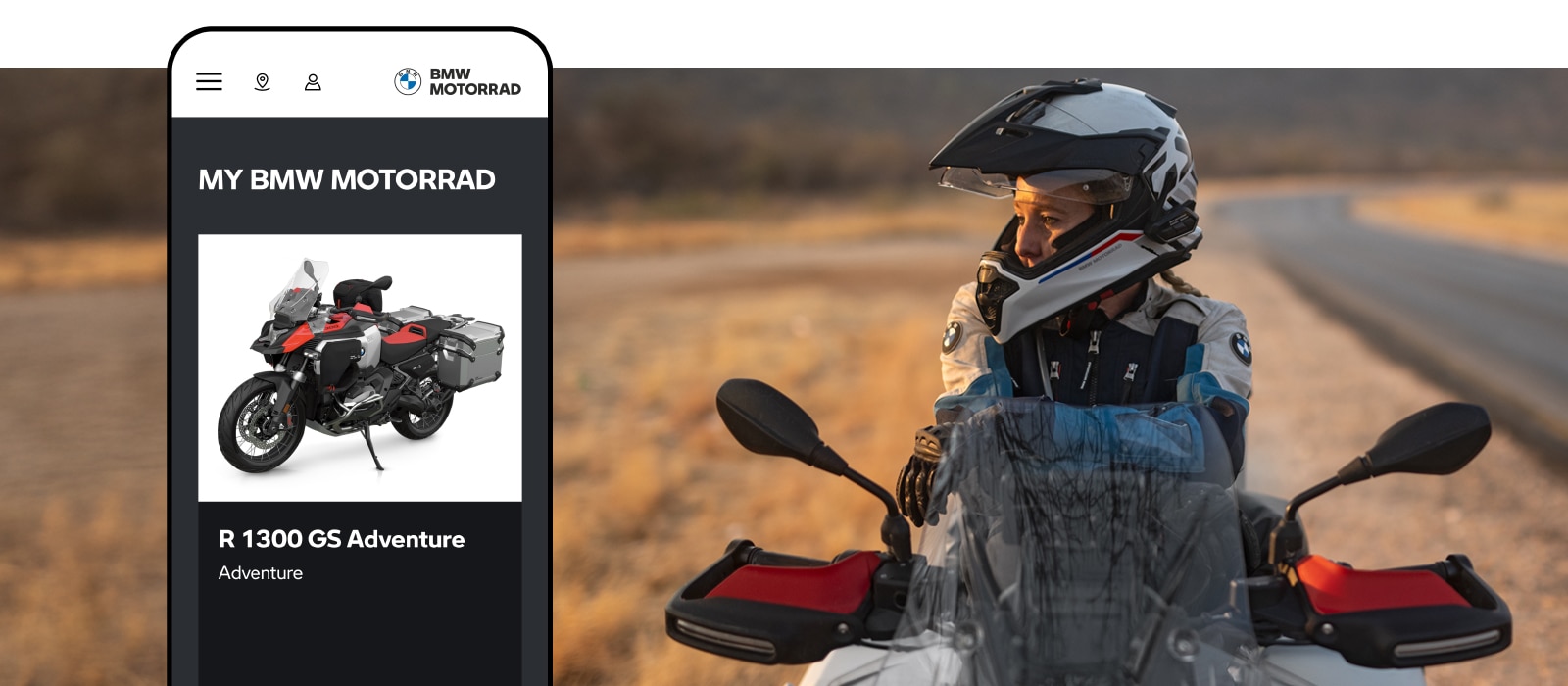 O motociclistă pe o motocicletă BMW. În stângă, o machetă mobilă a BMW Motorrad CarData